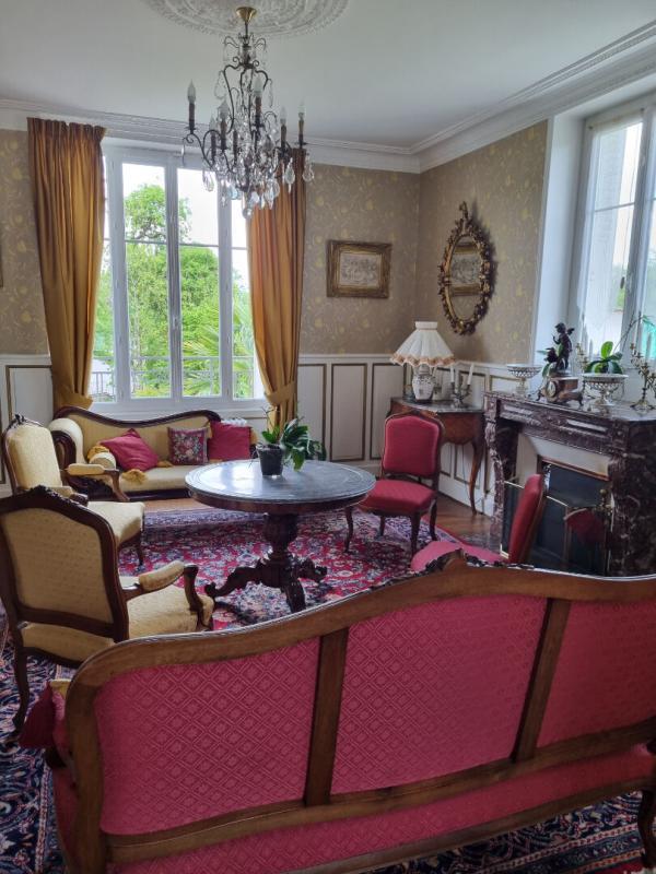 Propriété - 221 m² - 9 pièces