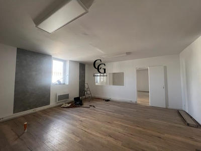 Local commercial - 200 m² - 5 pièces
