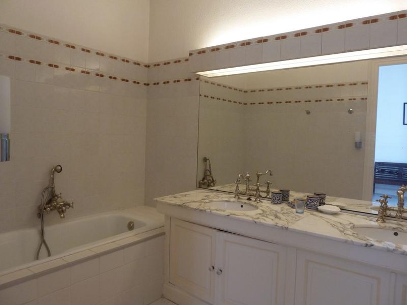 Maison - 760 m² - 13 pièces