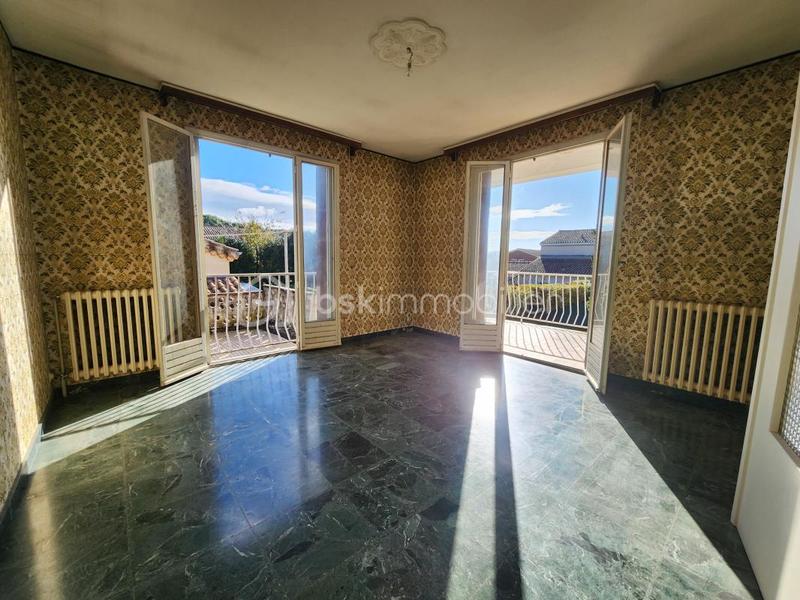 Maison traditionnelle - 165 m² - 8 pièces