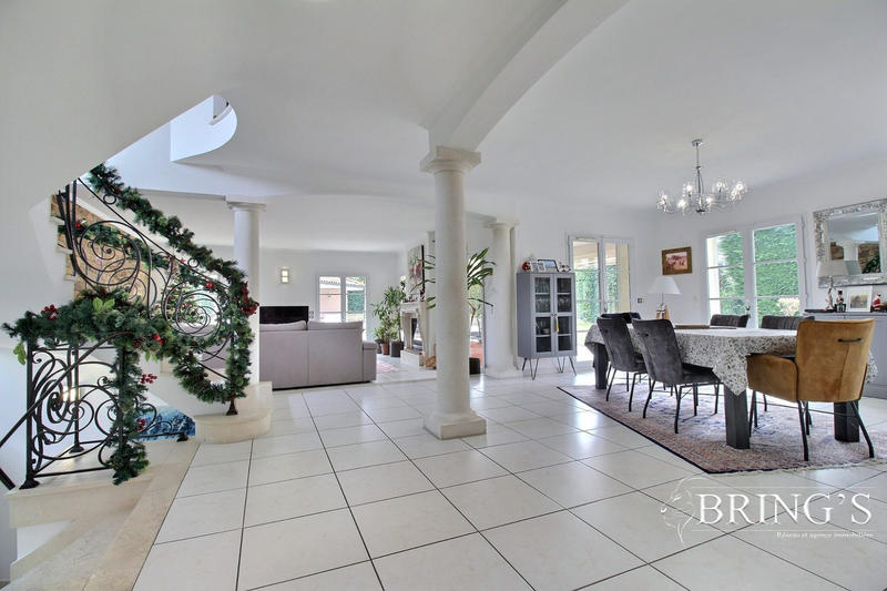Maison - 364 m² - 12 pièces