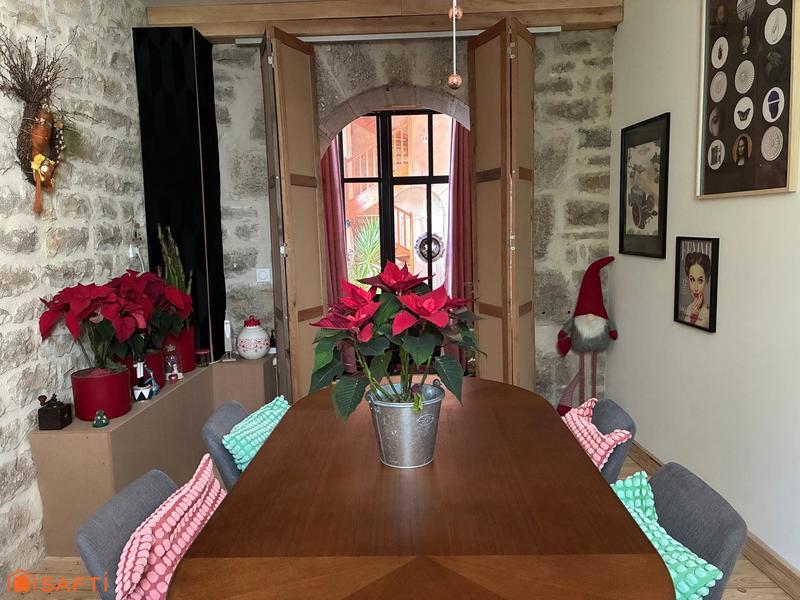 Maison - 335 m² - 11 pièces