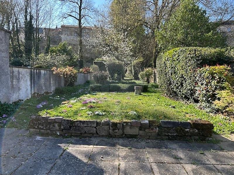 Maison - 210 m² - 7 pièces