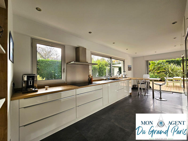 Maison d'architecte - 220 m² - 8 pièces