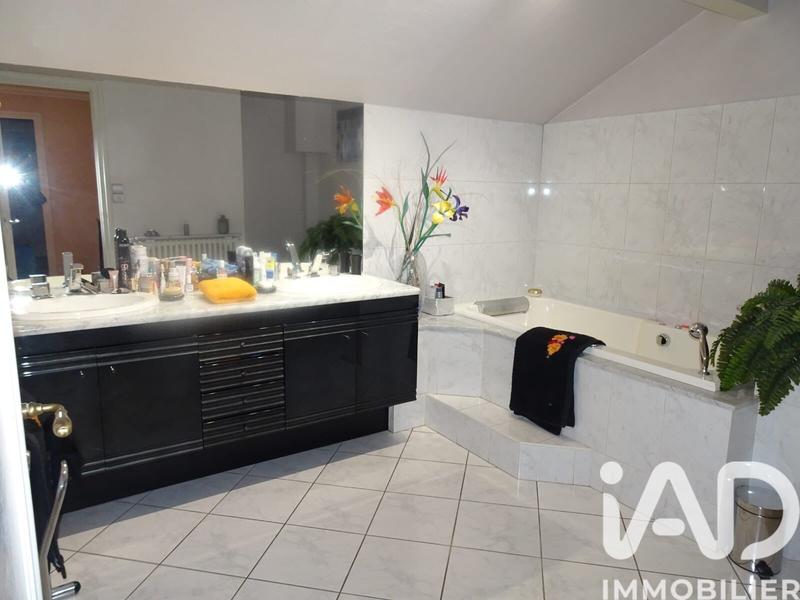 Maison - 205 m² - 8 pièces