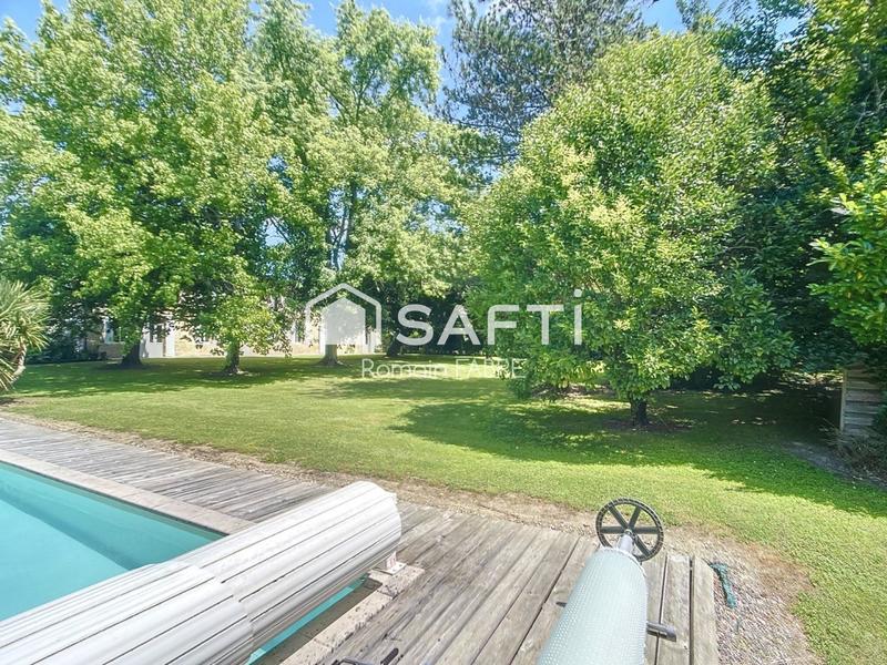 Maison - 280 m² - 8 pièces