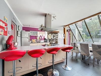 Maison - 186 m² - 8 pièces
