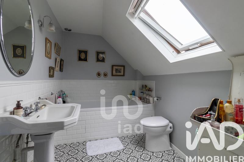 Maison - 143 m² - 7 pièces