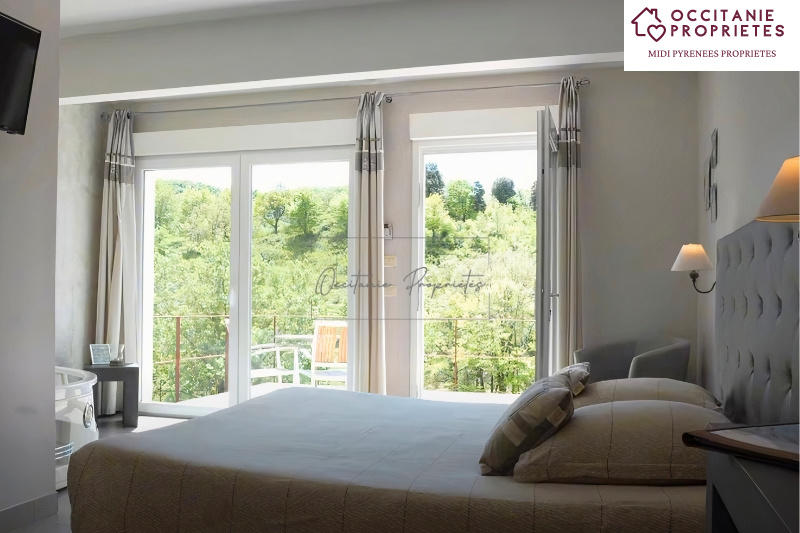 Propriété - 700 m² - 23 pièces