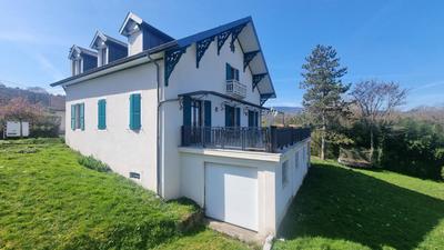 Maison - 255 m² - 10 pièces