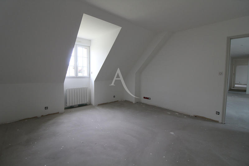 Maison - 270 m² - 10 pièces
