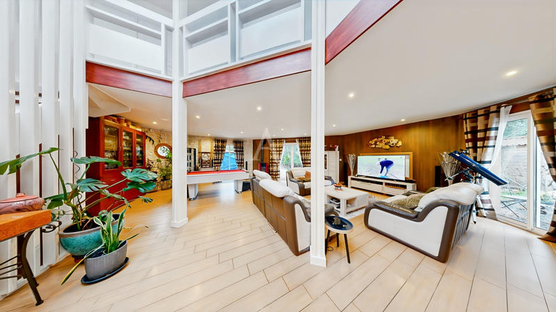 Maison - 293 m² - 12 pièces