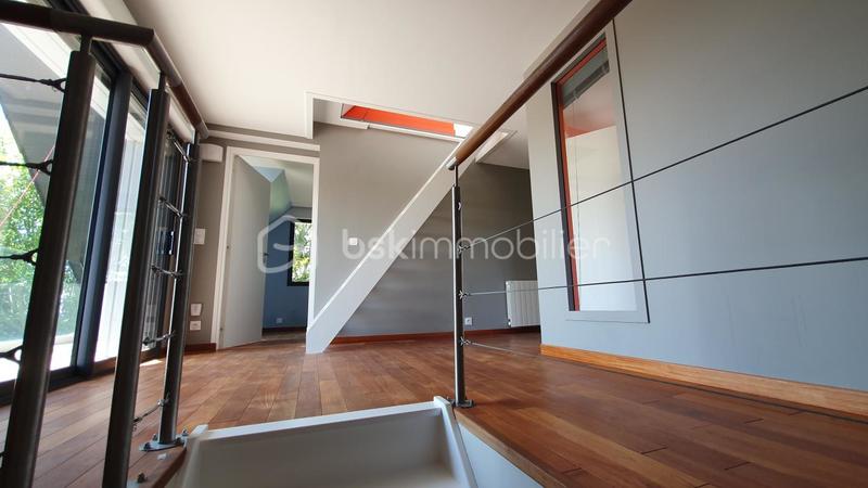 Maison - 210 m² - 10 pièces