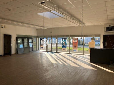 Local commercial - 325 m² - 1 pièce