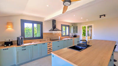 Villa - 280 m² - 9 pièces