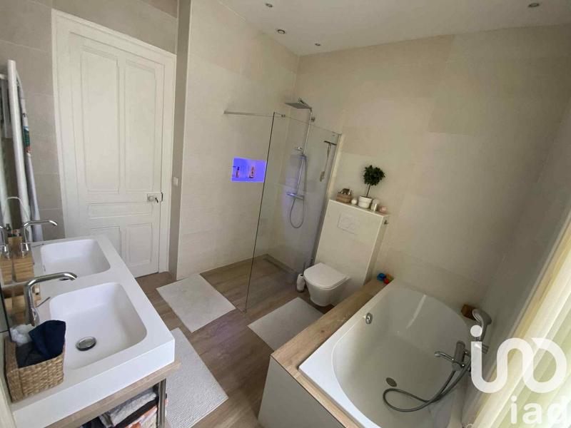 Maison - 220 m² - 7 pièces