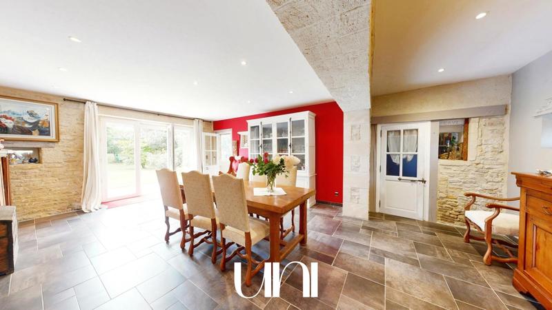 Maison - 352 m² - 8 pièces