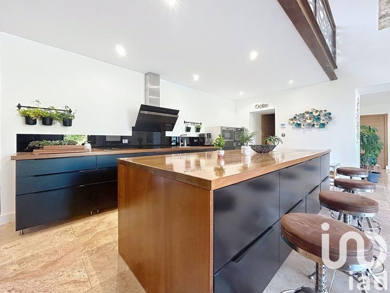 Maison - 261 m² - 6 pièces