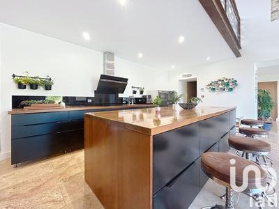 Maison - 261 m² - 6 pièces