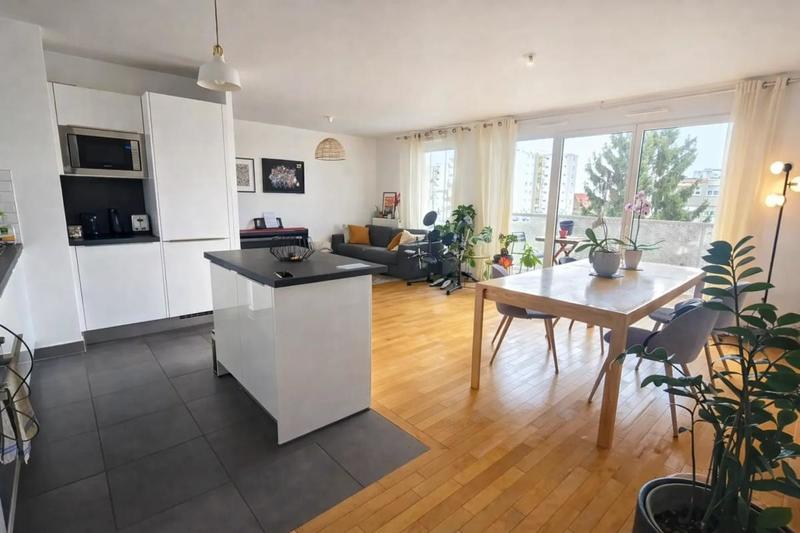 Appartement - 93 m² - 4 pièces