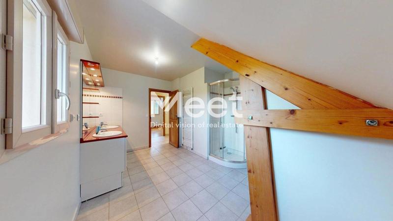 Maison - 220 m² - 6 pièces