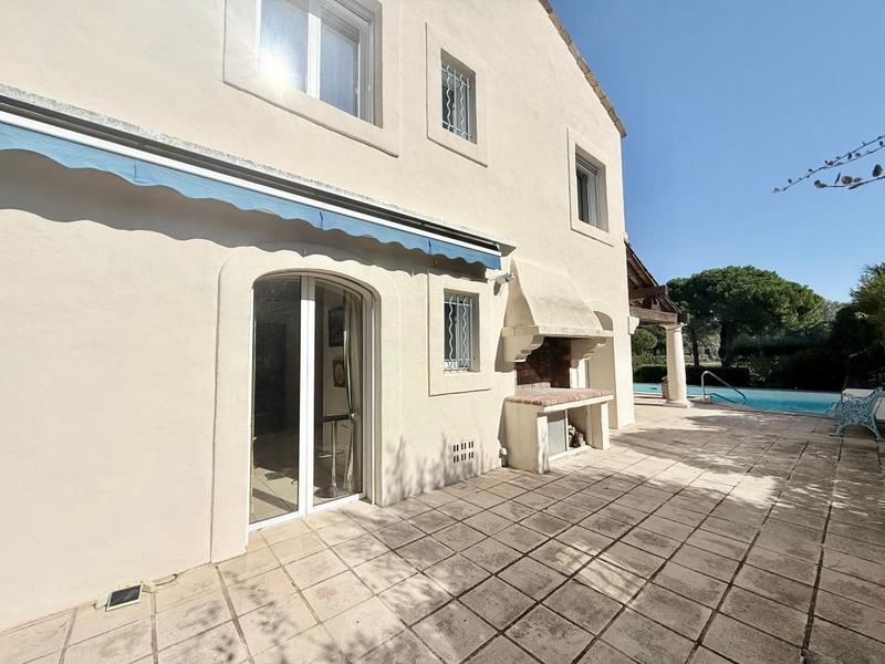 Maison - 225 m² - 6 pièces