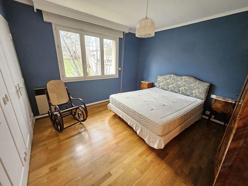 Maison traditionnelle - 300 m² - 10 pièces