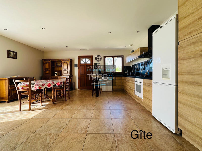 Maison - 228 m² - 10 pièces