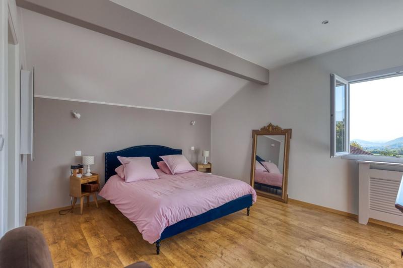 Maison - 246 m² - 10 pièces