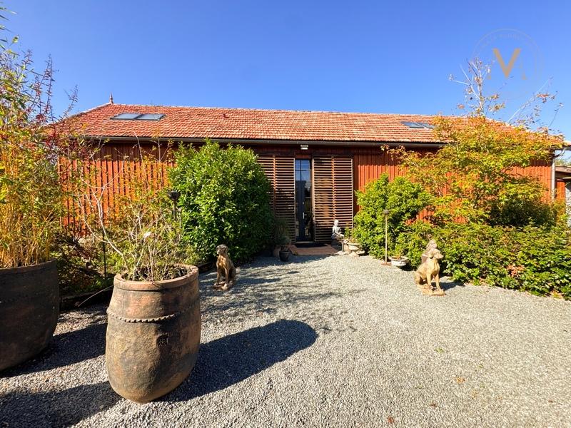 Propriété - 290 m² - 8 pièces