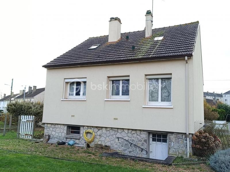 Maison traditionnelle - 90 m² - 4 pièces