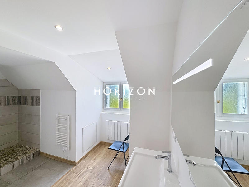 Maison - 218 m² - 6 pièces