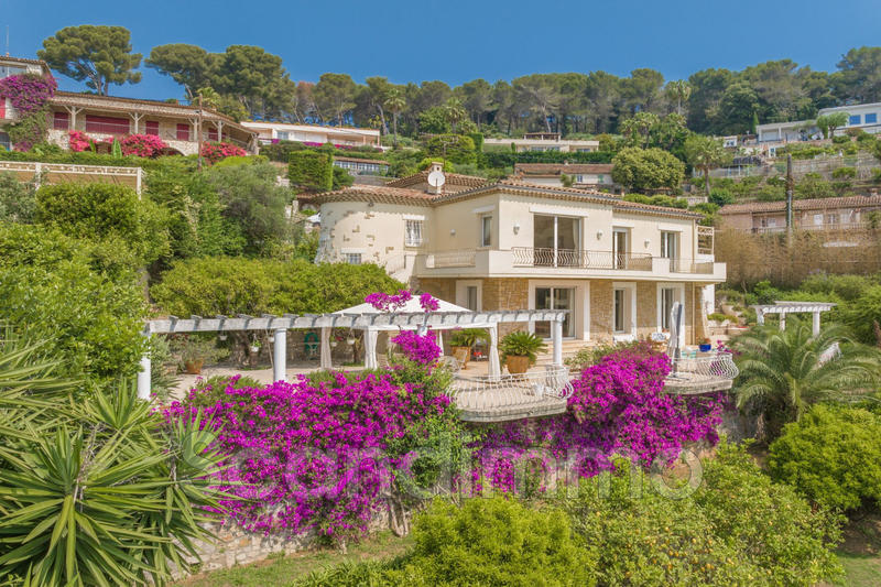 Maison - 225 m² - 6 pièces