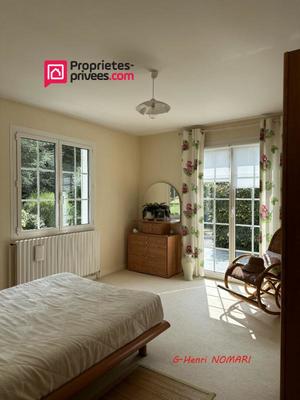 Maison - 280 m² - 10 pièces