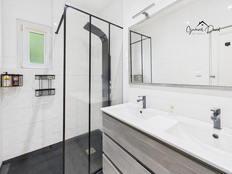 Maison - 182 m² - 8 pièces