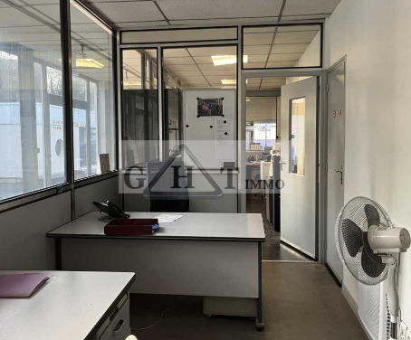 Entrepôt - 1 370 m²