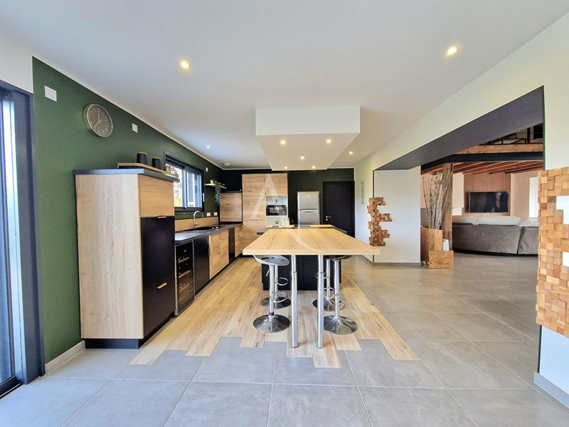 Maison - 311 m² - 7 pièces