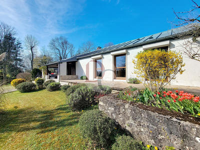 Maison - 340 m² - 9 pièces