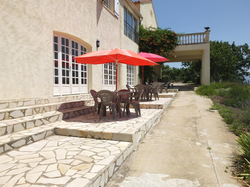 Villa - 331 m² - 10 pièces