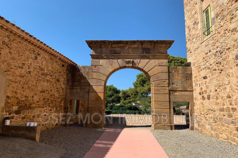 Maison - 3 500 m² - 20 pièces