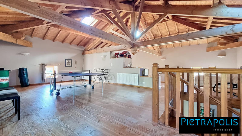 Maison - 220 m² - 6 pièces