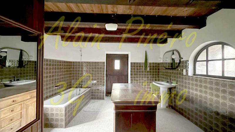 Maison - 184 m² - 10 pièces