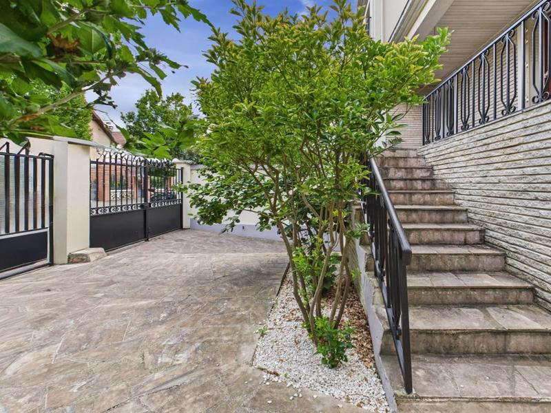 Maison - 180 m² - 7 pièces