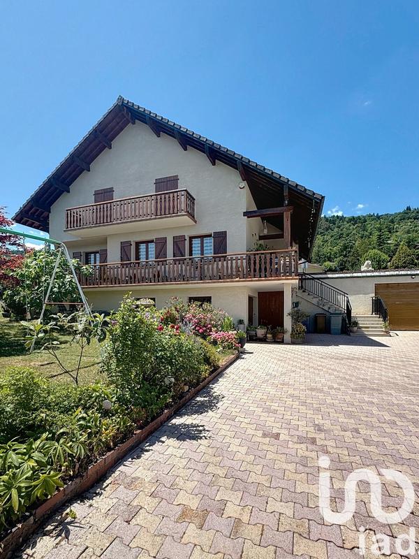 Maison - 211 m² - 6 pièces