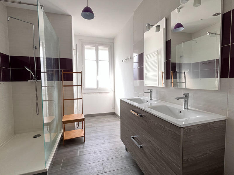 Maison - 277 m² - 11 pièces