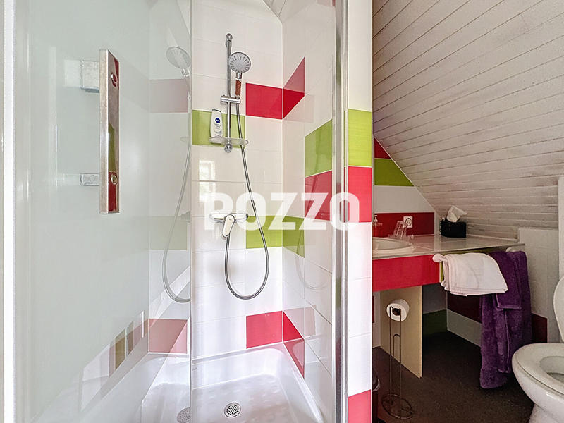 Maison - 220 m² - 8 pièces