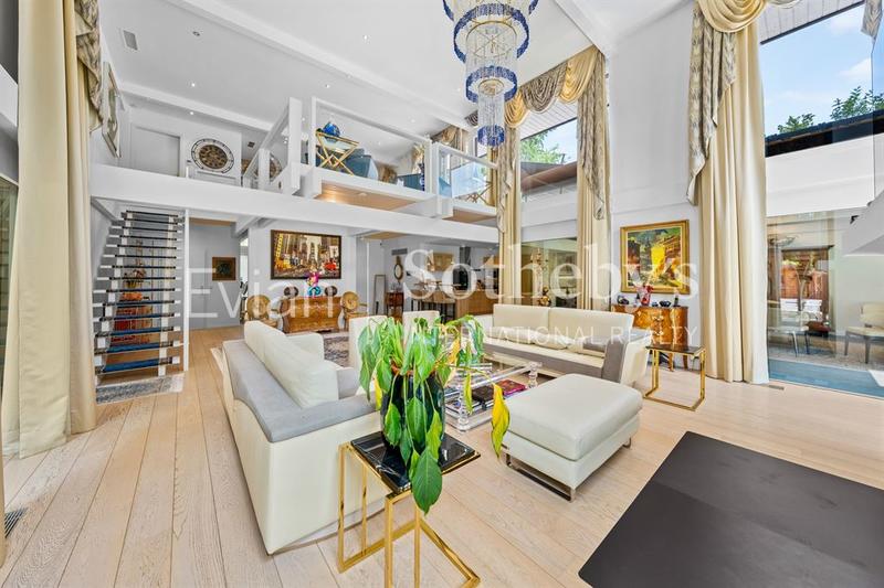 Maison - 448 m² - 9 pièces