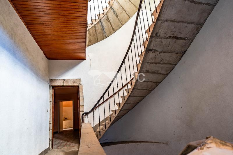 Maison - 265 m² - 12 pièces