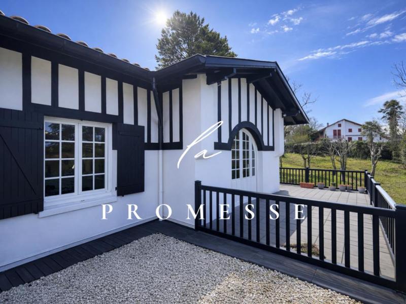 Villa - 247 m² - 7 pièces