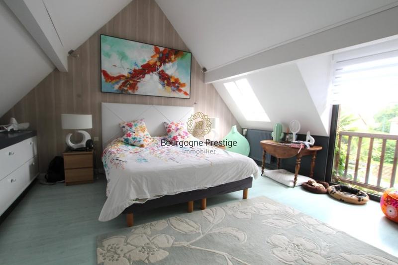 Propriété - 293 m² - 9 pièces